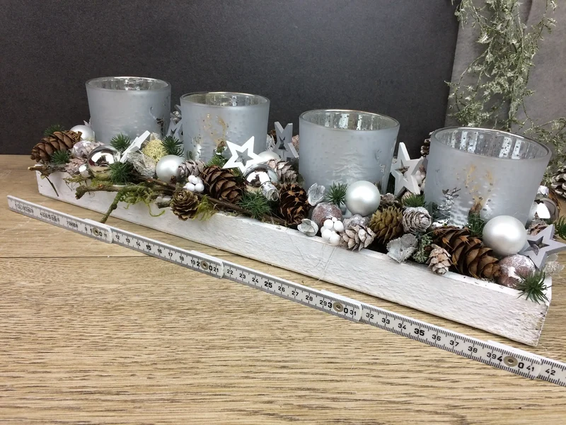 Adventsgesteck länglich mit Gläsern – Tablett modern Advent mehrjährig