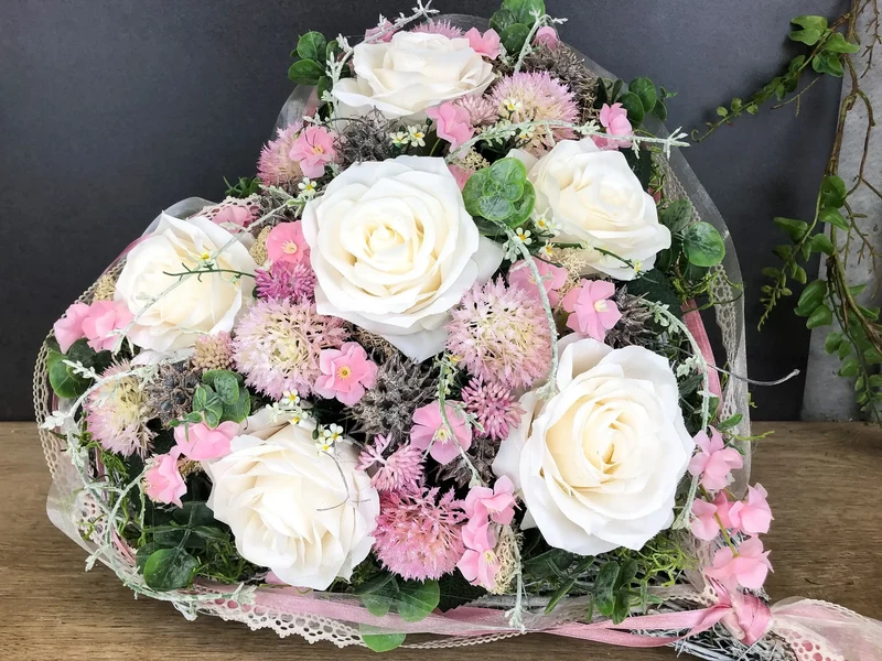 Grabherz Rose mit Wiesenblumen – Grabschmuck Seidenblumen langlebig