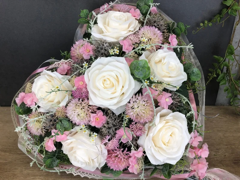 Grabherz Rose mit Wiesenblumen – Grabschmuck Seidenblumen langlebig