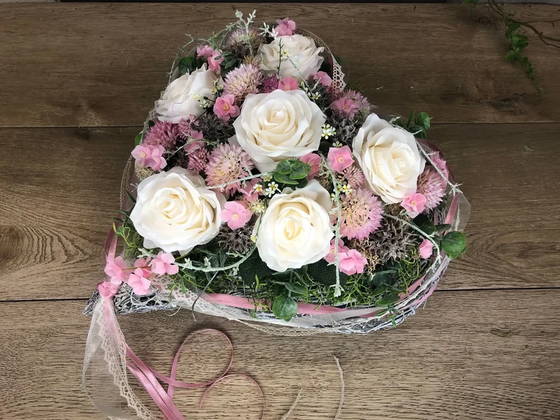 Grabherz Rose mit Wiesenblumen – Grabschmuck Seidenblumen langlebig