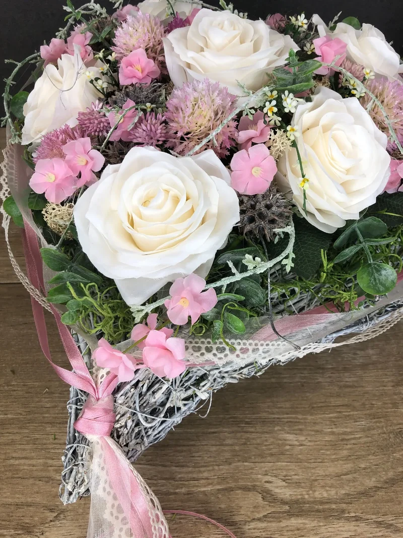 Grabherz Rose mit Wiesenblumen – Grabschmuck Seidenblumen langlebig