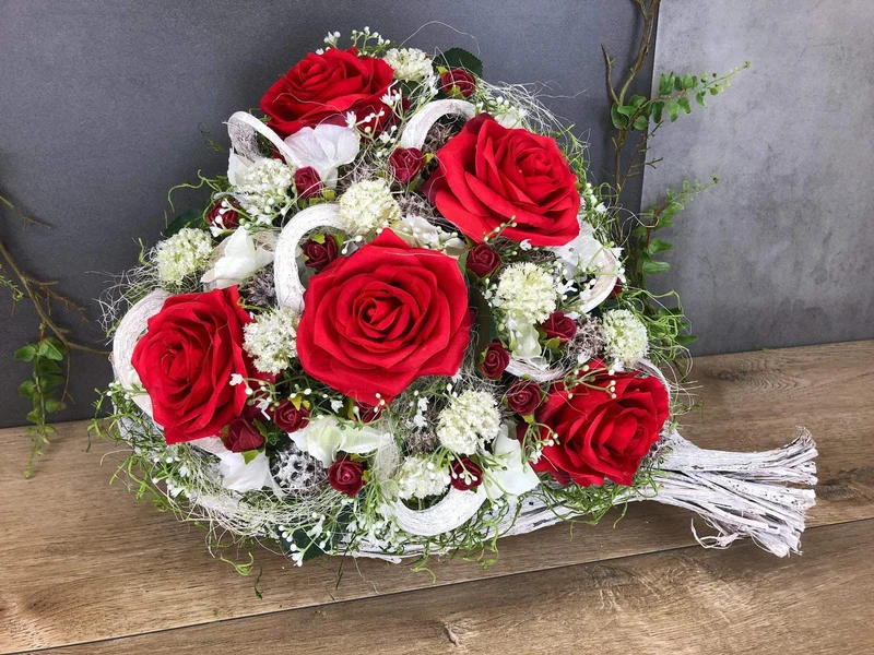 Grabherz aus Seidenblumen Rose – langlebige Grabdekoration – für Außen