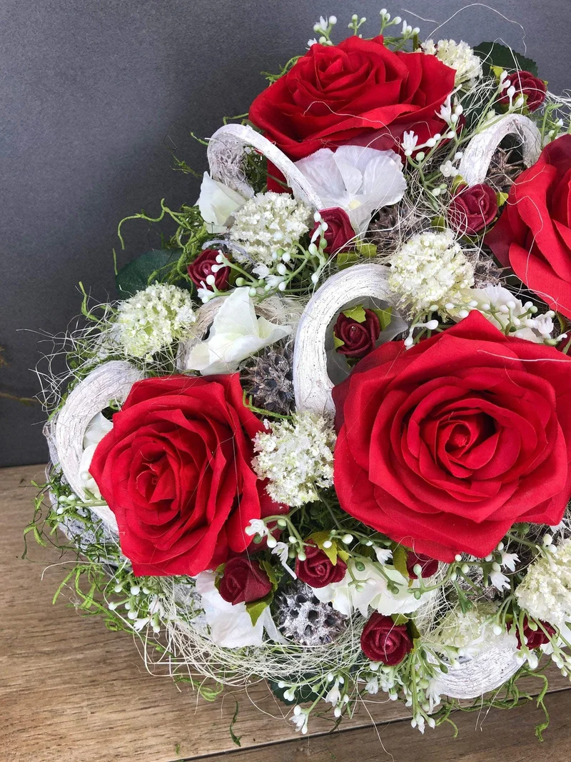 Grabherz aus Seidenblumen Rose – langlebige Grabdekoration – für Außen