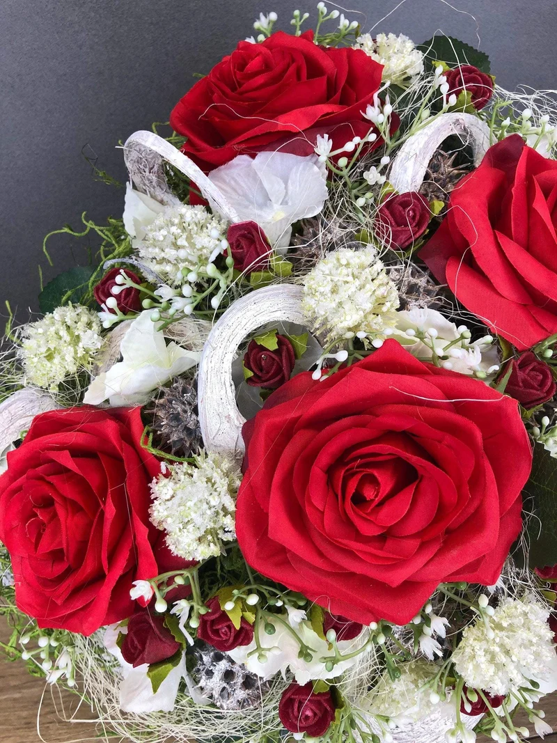 Grabherz aus Seidenblumen Rose – langlebige Grabdekoration – für Außen