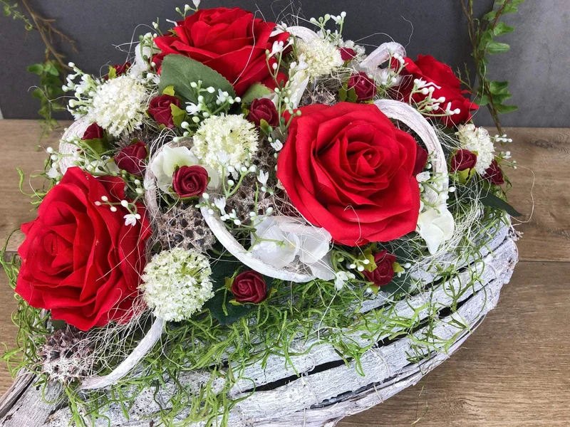 Grabherz aus Seidenblumen Rose – langlebige Grabdekoration – für Außen