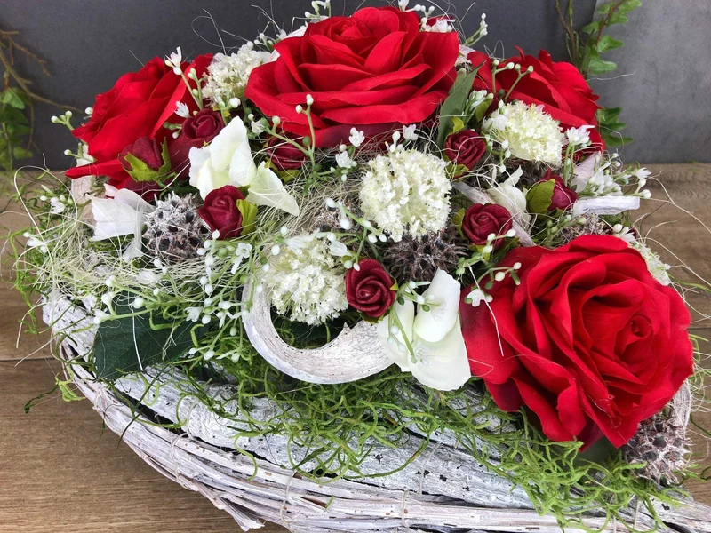 Grabherz aus Seidenblumen Rose – langlebige Grabdekoration – für Außen