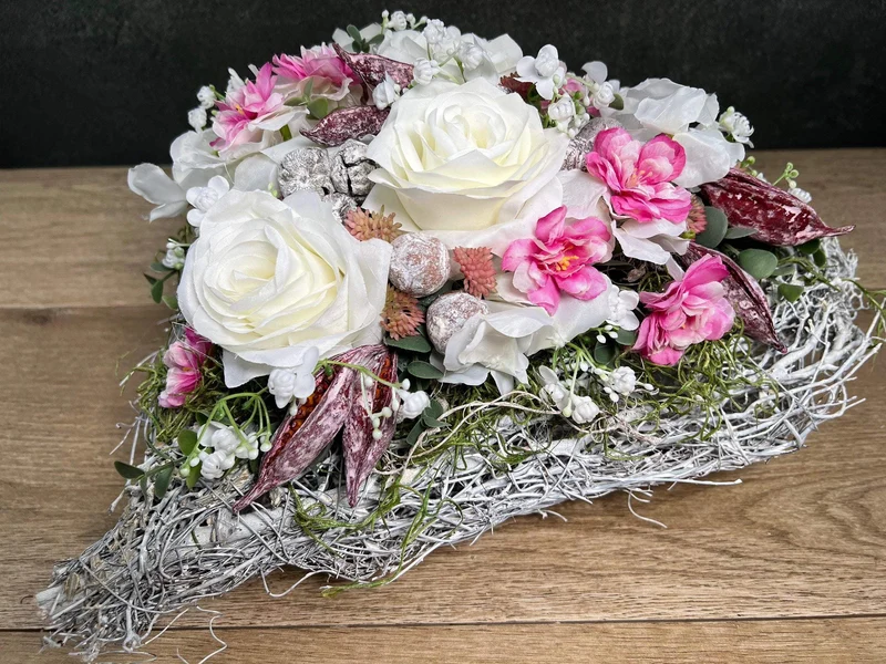 Seidenblumen Grabschmuck Herz Rose mit Wiesenblumen – handgefertigt –