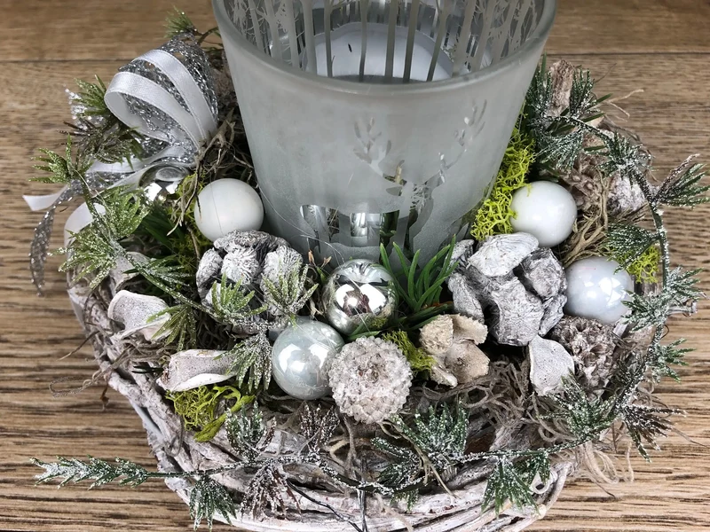 Adventsgesteck 20cm mit Windlicht und Hirsch – Silber Weihnachtsdeko