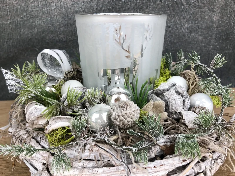 Adventsgesteck 20cm mit Windlicht und Hirsch – Silber Weihnachtsdeko