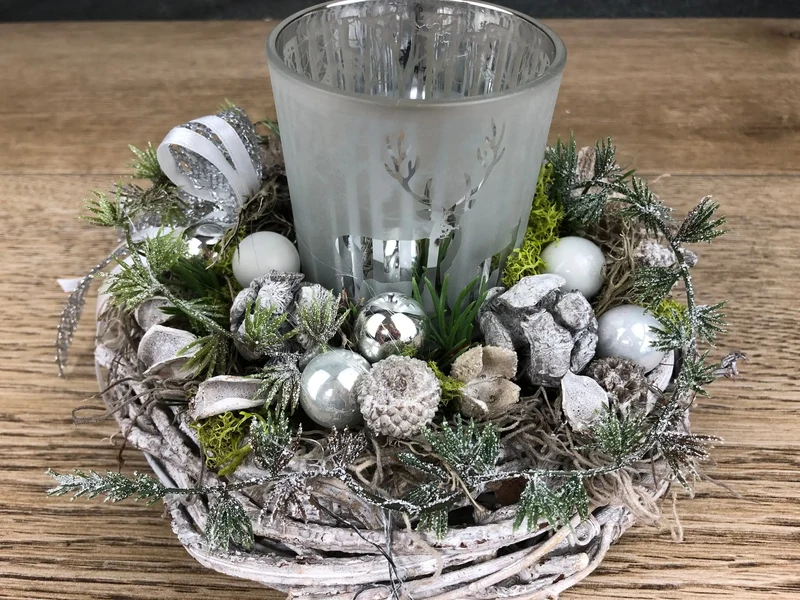 Adventsgesteck 20cm mit Windlicht und Hirsch – Silber Weihnachtsdeko