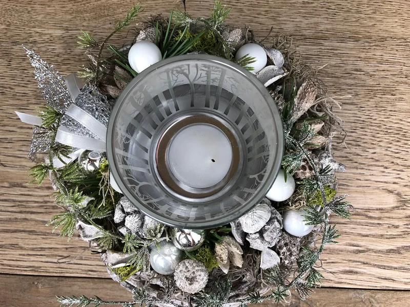 Adventsgesteck 20cm mit Windlicht und Hirsch – Silber Weihnachtsdeko