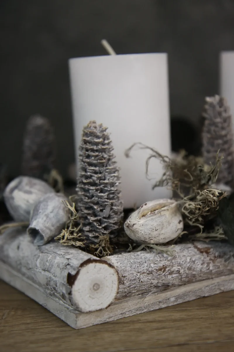 Adventsgesteck Eukalyptus länglich – Tablett modern mehrjährig