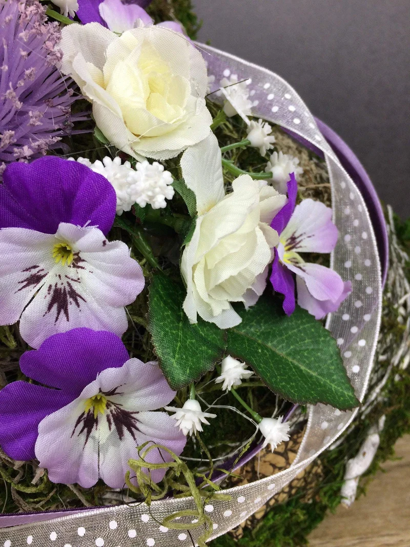 Grabherz Rose mit Stiefmütterchen handgefertigt – Seidenblum 2