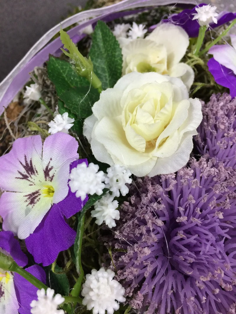 Grabherz Rose mit Stiefmütterchen handgefertigt – Seidenblum 2