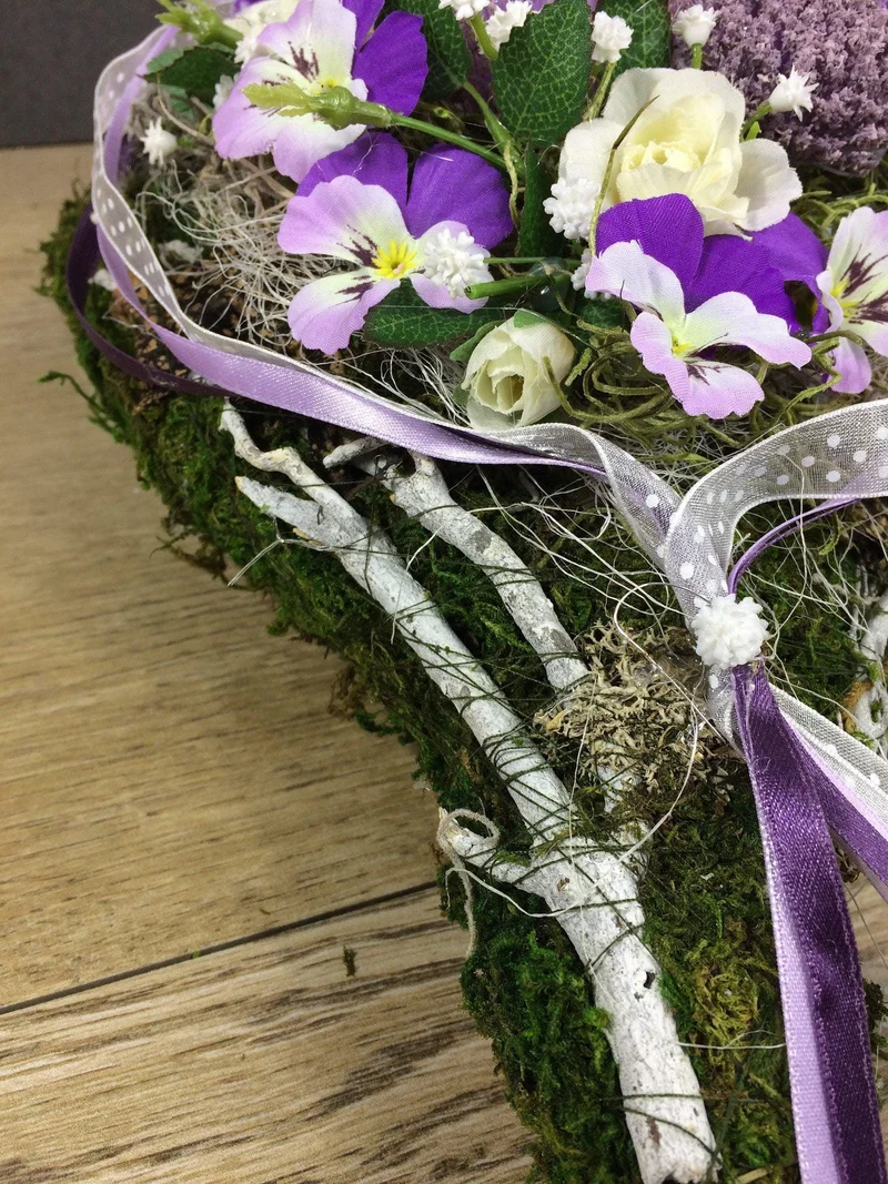 Grabherz Rose mit Stiefmütterchen handgefertigt – Seidenblum 2