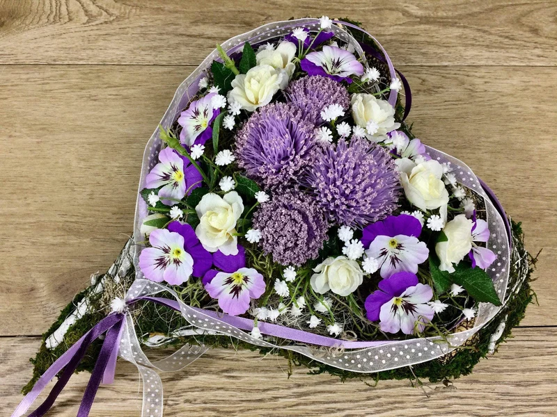 Grabherz Rose mit Stiefmütterchen handgefertigt – Seidenblum 2