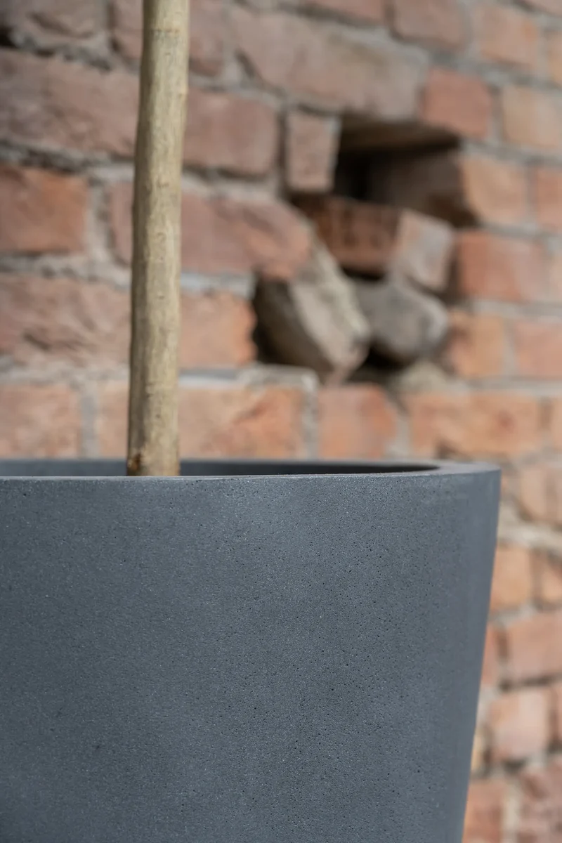 Hoher Pflanzkübel Belle Grau aus Fiberstone