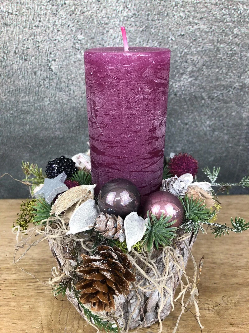 Adventsgesteck Zapfen Beeren Moos – Naturmaterialien rund mehrjährig