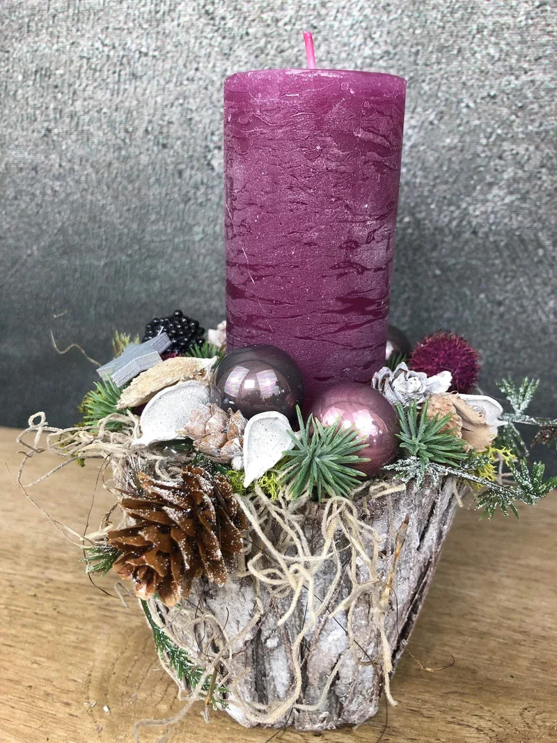 Adventsgesteck Zapfen Beeren Moos – Naturmaterialien rund mehrjährig