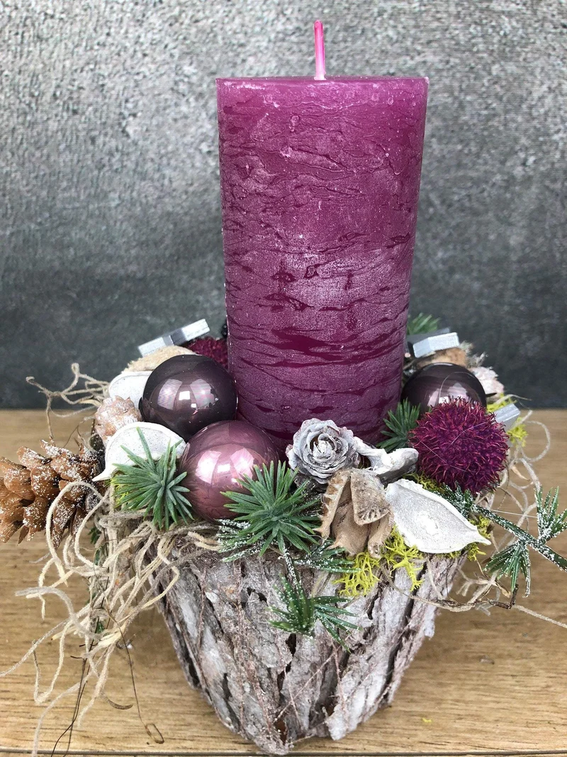 Adventsgesteck Zapfen Beeren Moos – Naturmaterialien rund mehrjährig