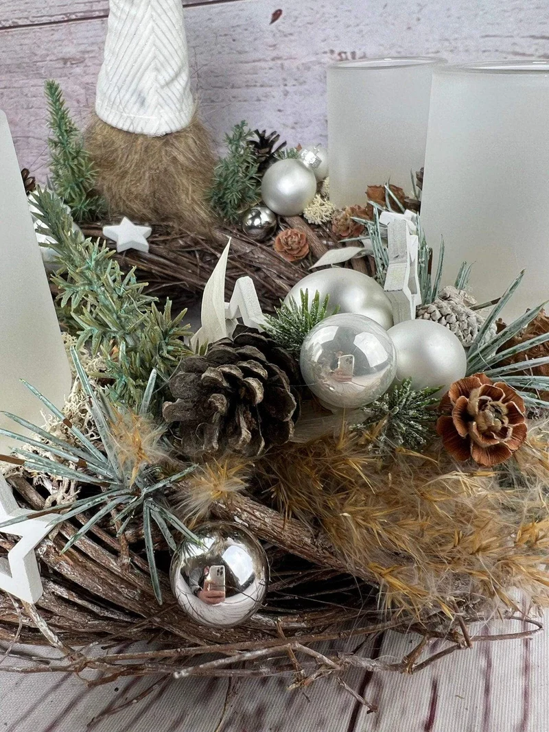 Adventskranz Wichtel mit Gläsern – rund mehrjährig mit Tanne