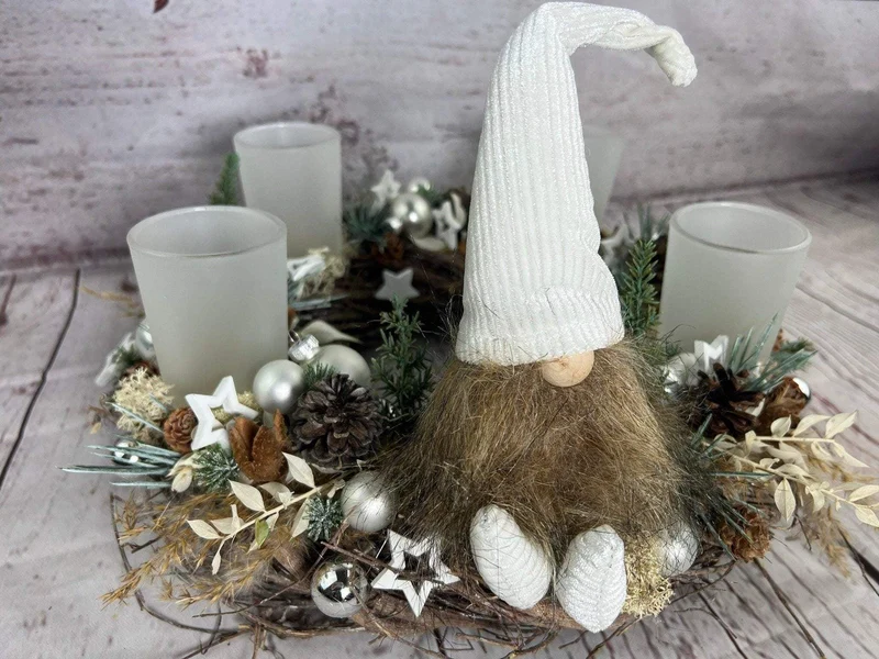 Adventskranz Wichtel mit Gläsern – rund mehrjährig mit Tanne