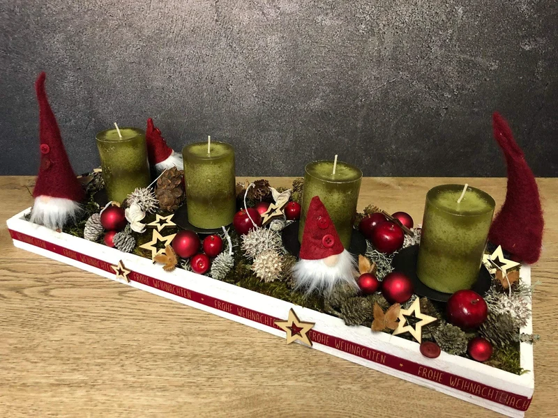 Adventsgesteck länglich mit Wichtel – Tablett Tischdeko Advent mehrjährig