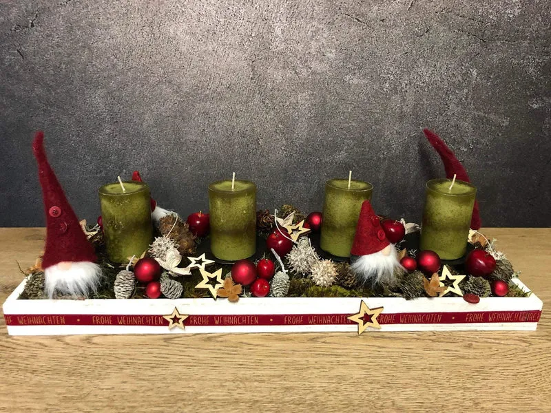 Adventsgesteck länglich mit Wichtel – Tablett Tischdeko Advent mehrjährig