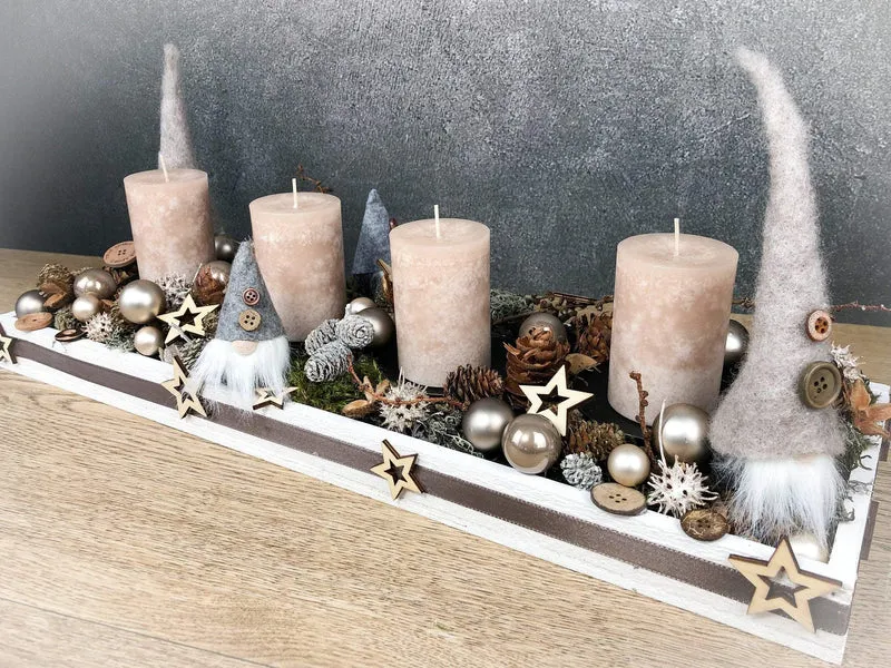 Adventsgesteck Wichtel länglich – Adventsdeko Tablett handgefertigt