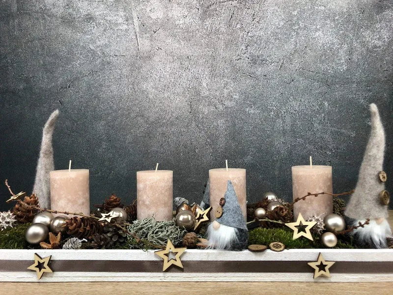 Adventsgesteck Wichtel länglich – Adventsdeko Tablett handgefertigt
