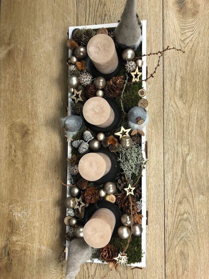 Adventsgesteck Wichtel länglich – Adventsdeko Tablett handgefertigt