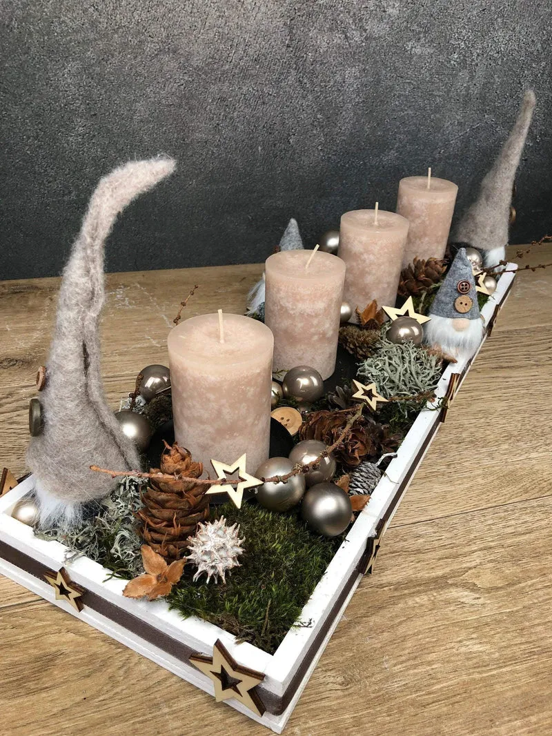 Adventsgesteck Wichtel länglich – Adventsdeko Tablett handgefertigt