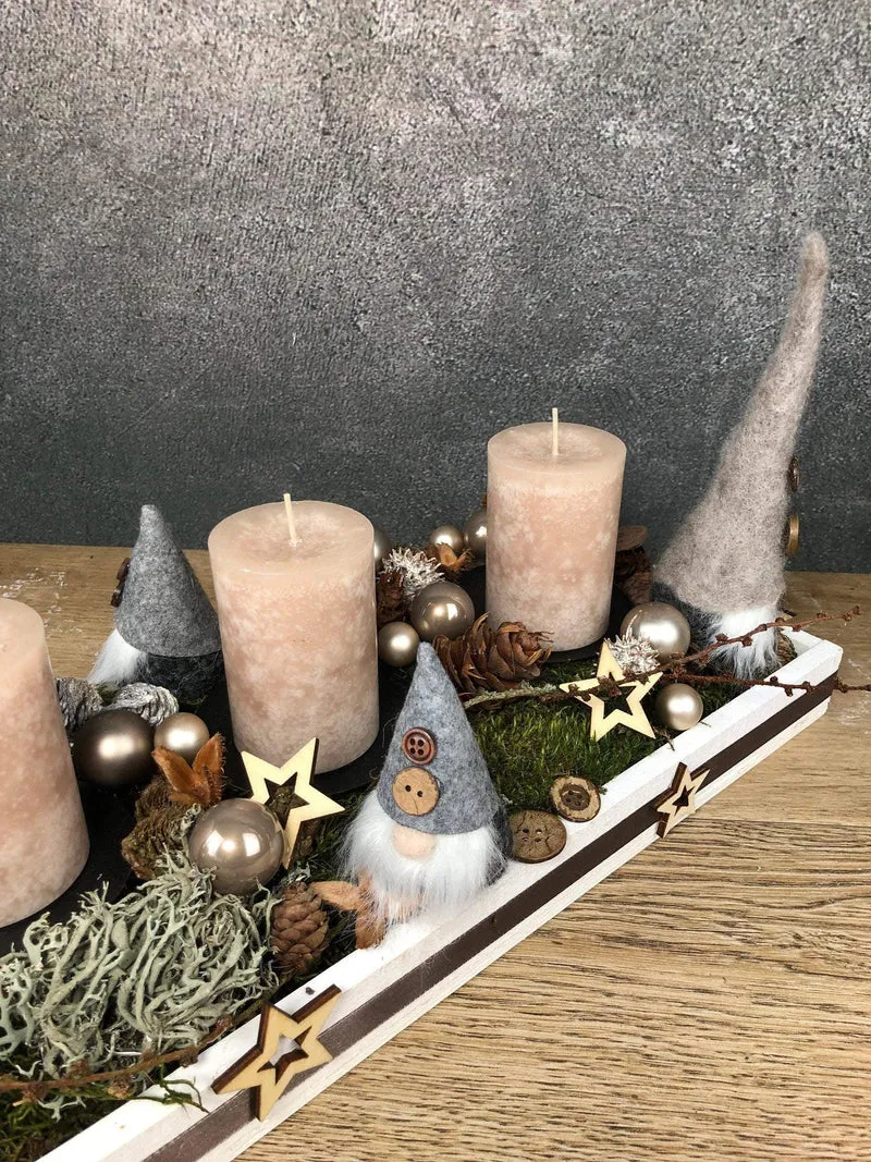 Adventsgesteck Wichtel länglich – Adventsdeko Tablett handgefertigt