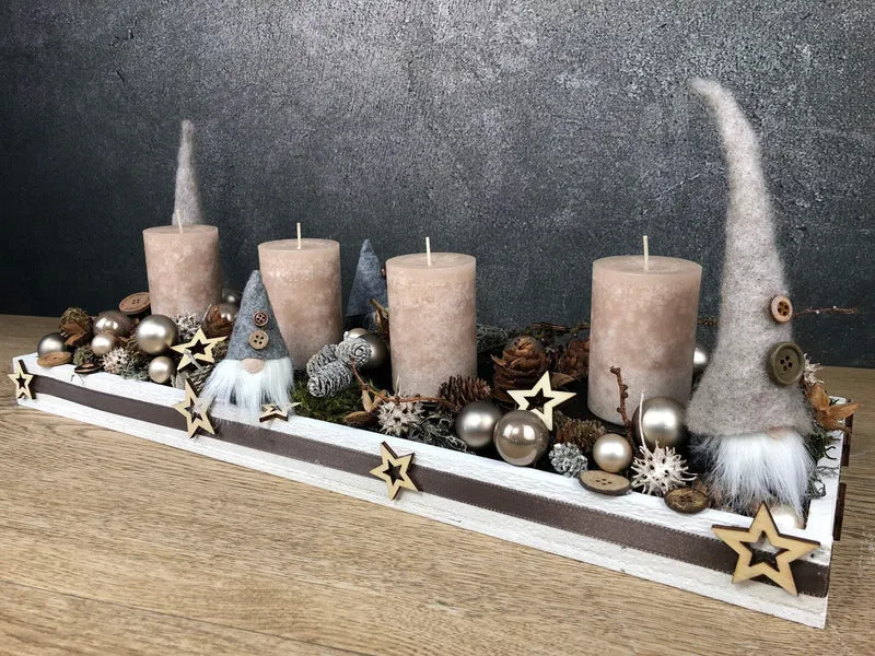 Adventsgesteck Wichtel länglich – Adventsdeko Tablett handgefertigt