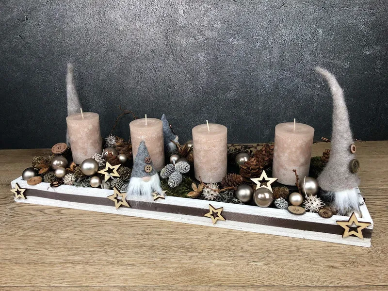 Adventsgesteck Wichtel länglich – Adventsdeko Tablett handgefertigt