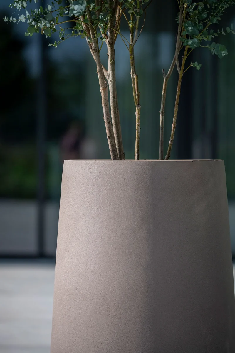 Pflanzkübel Nax Taupe, Bodenvase aus Fiberstone
