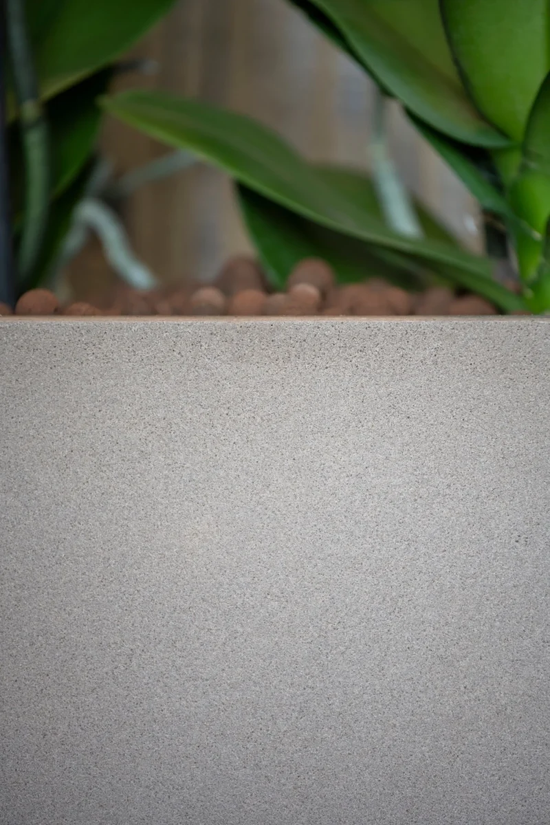 Eckiger Pflanzkübel Block Taupe aus Fiberstone