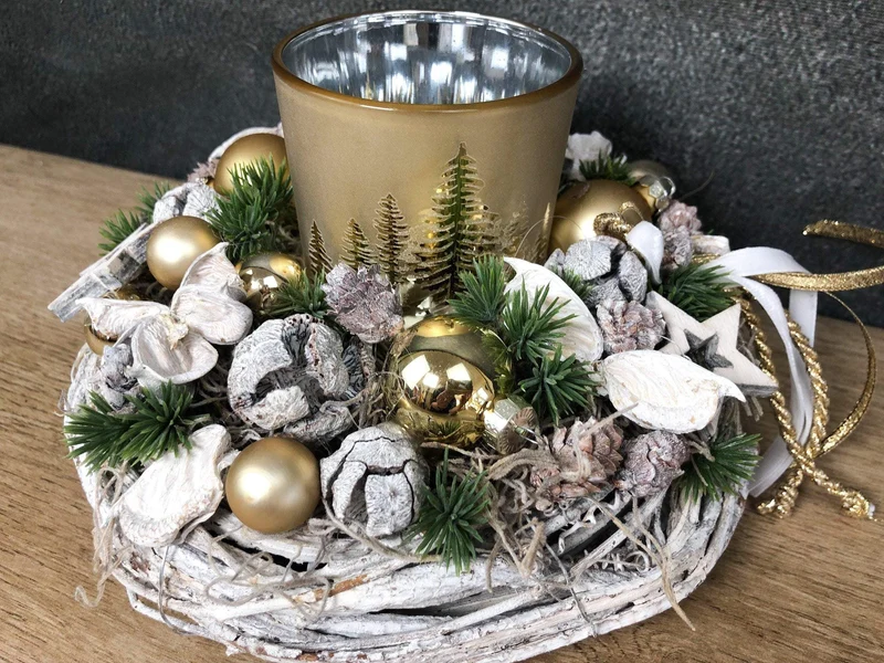 Rund Adventsgesteck mit Hirsch – Windlicht