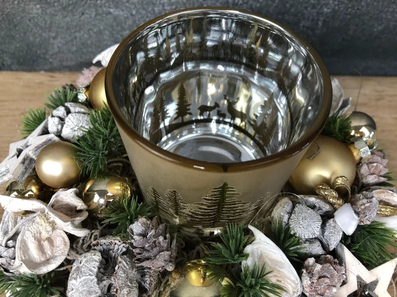 Rund Adventsgesteck mit Hirsch – Windlicht