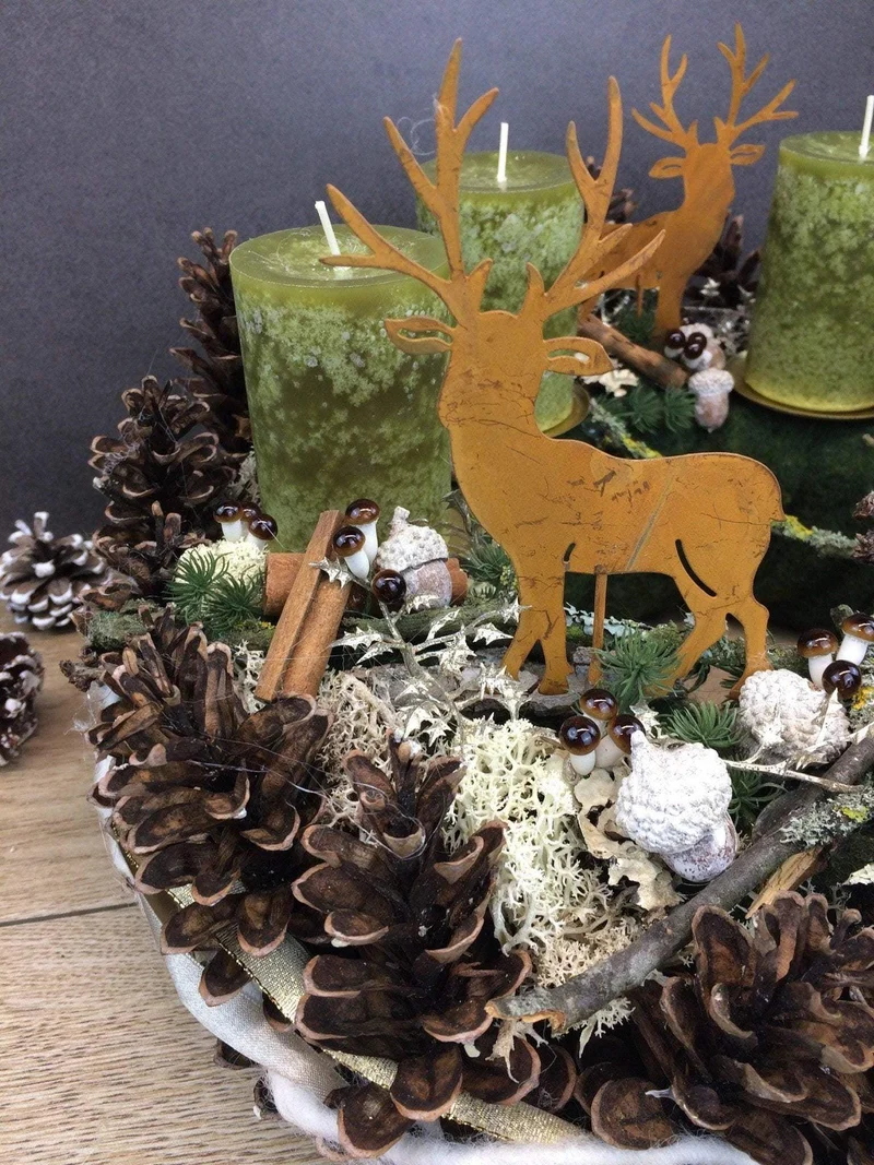 Runder Adventskranz mit Hirsch und Gläsern – gemütlich langlebig mit T
