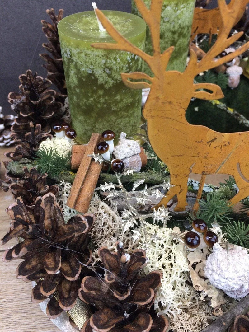 Runder Adventskranz mit Hirsch und Gläsern – gemütlich langlebig mit T