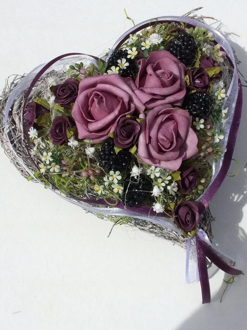 Grabschmuck Herz Rose mit Schleierkraut Seidenblumen – würdevoll & lan