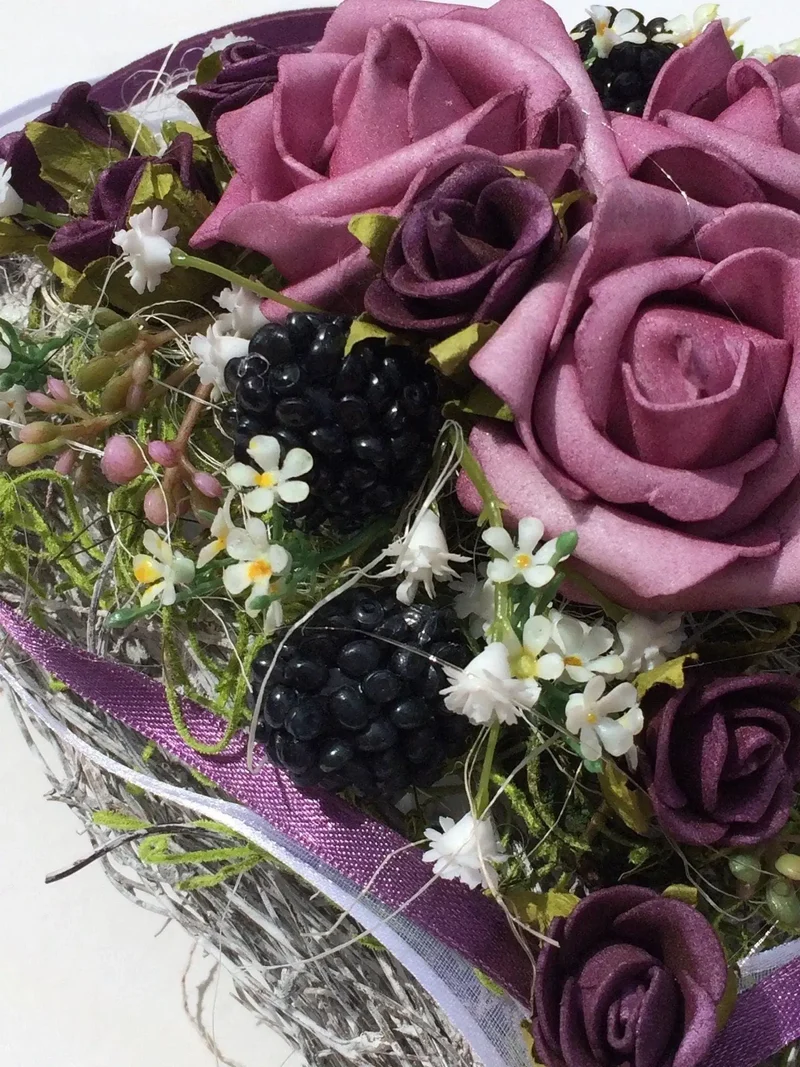 Grabschmuck Herz Rose mit Schleierkraut Seidenblumen – würdevoll & lan