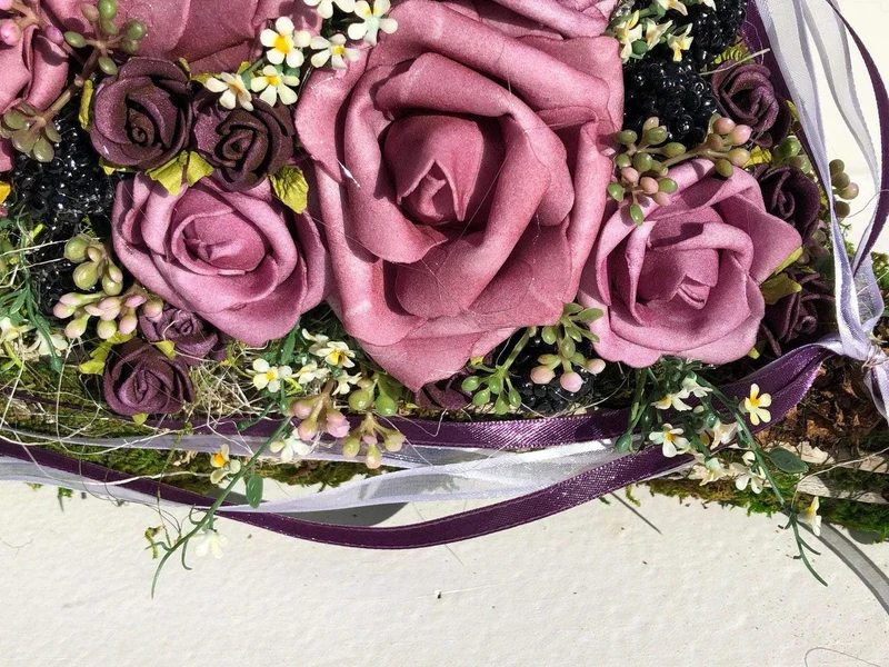 Grabherz mit Rose – Seidenblumen Grabschmuck