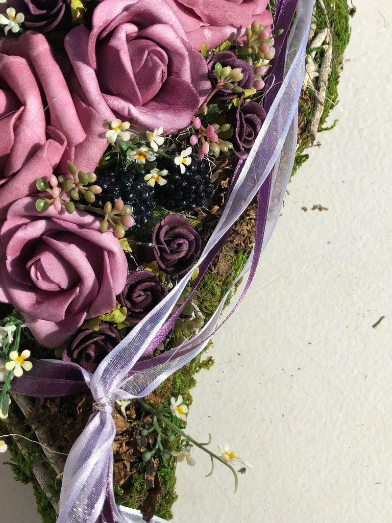 Grabherz mit Rose – Seidenblumen Grabschmuck