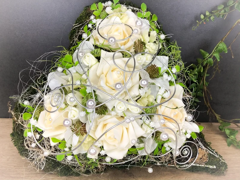 Grabschmuck Herz Rose Seidenblumen – würdevoll & langlebig