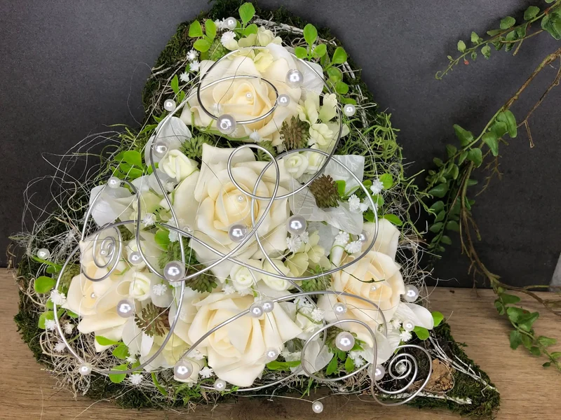 Grabschmuck Herz Rose Seidenblumen – würdevoll & langlebig