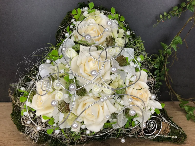 Grabschmuck Herz Rose Seidenblumen – würdevoll & langlebig
