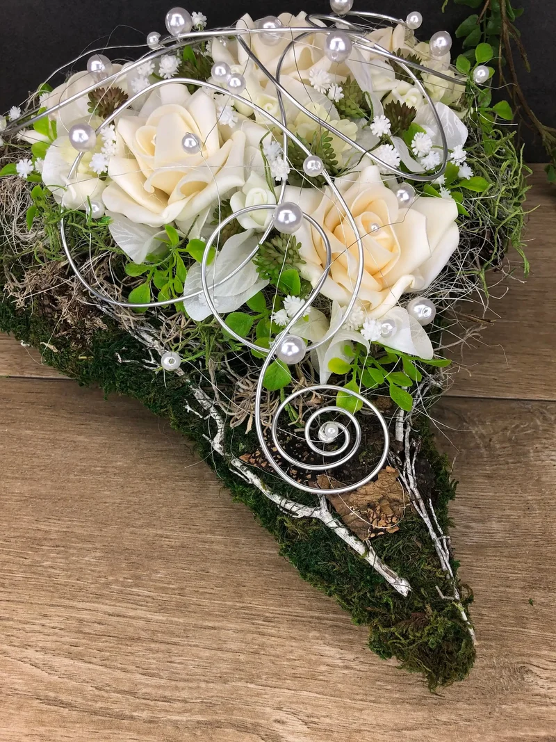 Grabschmuck Herz Rose Seidenblumen – würdevoll & langlebig