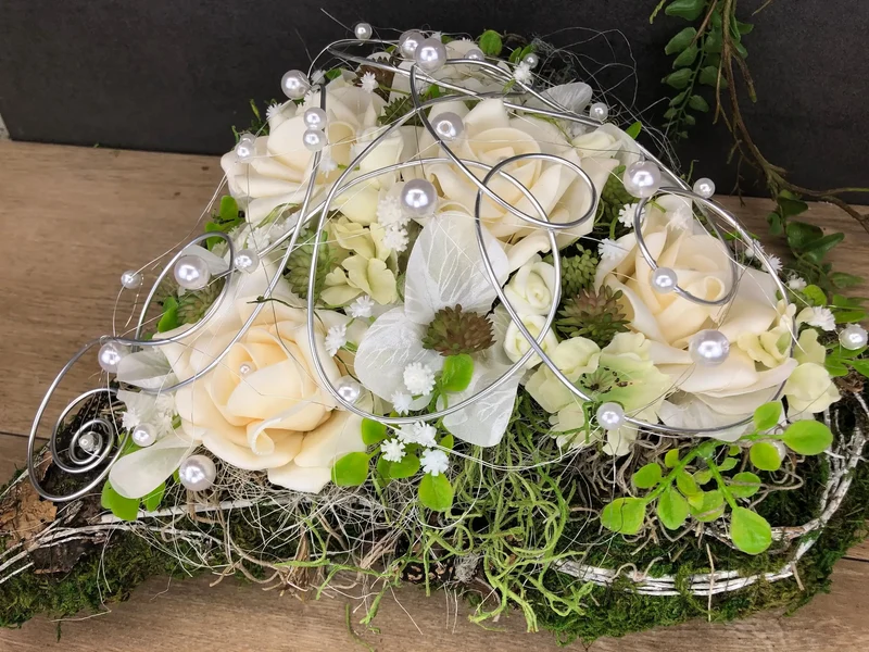Grabschmuck Herz Rose Seidenblumen – würdevoll & langlebig